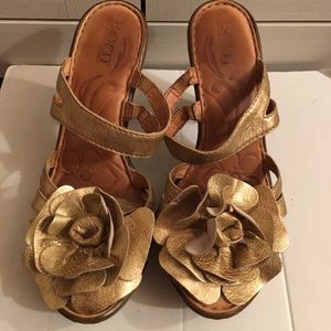 BORN gold metallic heeled sandals 6